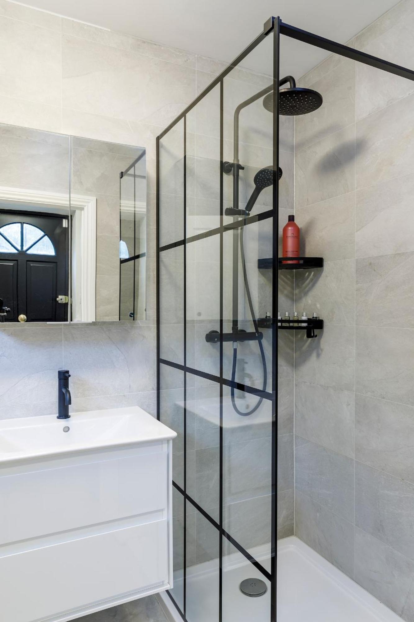 Spacious 2 Bedroom Apartment With Beautiful Garde Brighton ภายนอก รูปภาพ